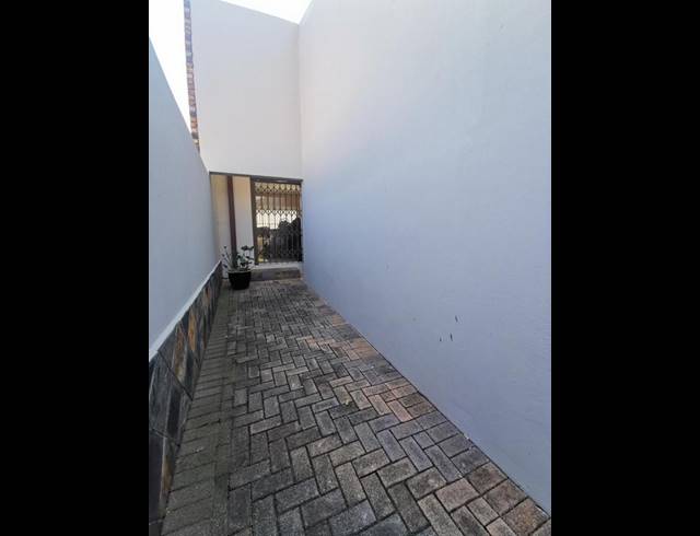 4 BEDROOM HOUSE FOR SALE IN ROTHDENE